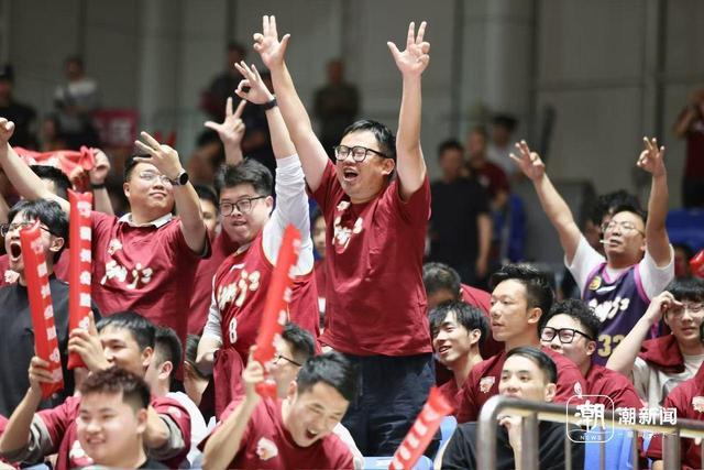 湖南男篮全力以赴备战，绝地反击击败对手夺得胜利