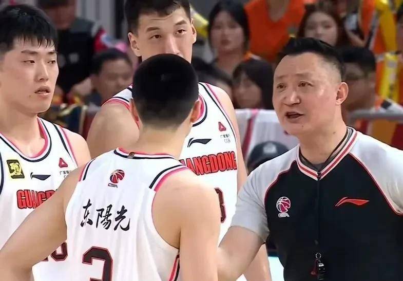 河北男篮坚守防线全力防守，继续追随全取胜利之路的简单介绍